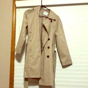 Water-resistant trench coat